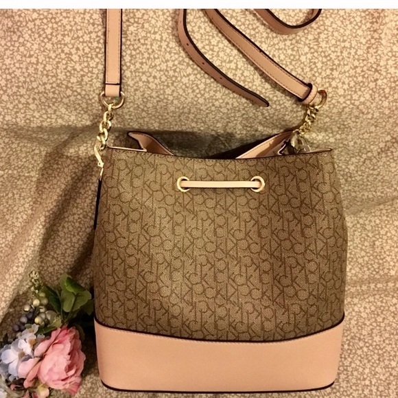 ❤️SOLD❤️CALVIN KLEIN DRAWSTRING CONVERTIBLE BAG - Picture 2 of 8